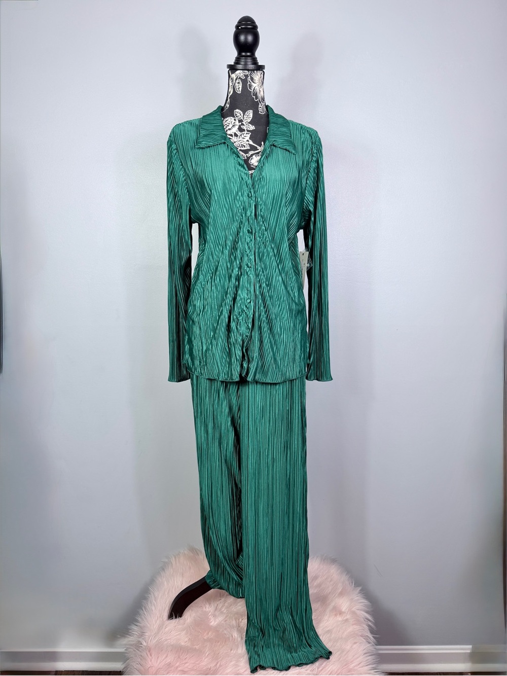 NWT Madison + Hudson green button down top matching silky pant set size large
